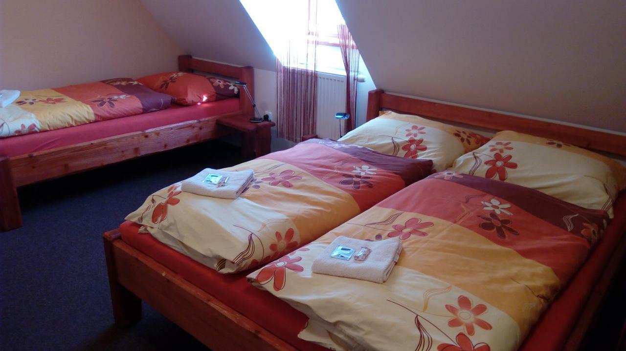 Penzion Kelt Hotel Zator Exterior photo
